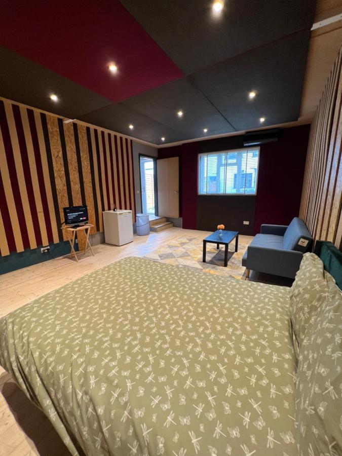 Newly Built Large Garden Ensuite Guest Studio Borehamwood Exterior foto